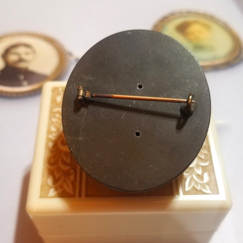 Victorian VULCANITE Mourning Brooch ~High Relief ~Rare Indeed - Picture 5 of 7